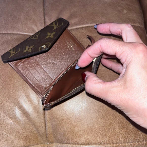 Louis Vuitton Monogram Victorine wallet - Picture 6 of 16